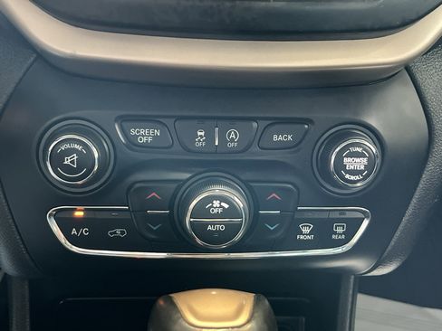 Used 2017 Jeep Cherokee High Altitude AWD/4WD image 24