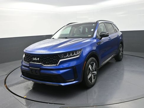 Used 2022 Kia Sorento S w/ Panoramic Sunroof Package image 3