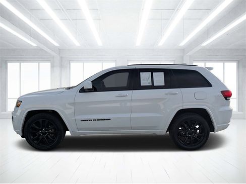 Used 2019 Jeep Grand Cherokee Altitude image 6