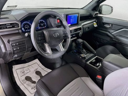 Certified 2025 Toyota Tacoma TRD Off-Road AWD/4WD image 9