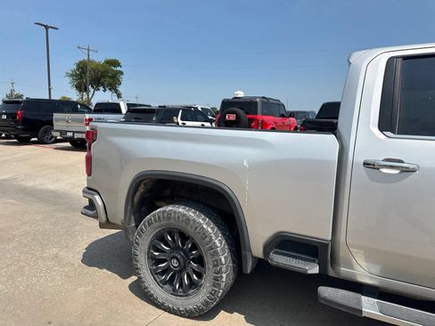Used 2020 Chevrolet Silverado 2500 LTZ w/ LTZ Premium Package AWD/4WD image 5