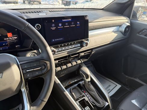 Used 2024 Chevrolet Colorado LT w/ LT Convenience Package III image 31