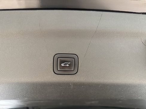 Used 2022 Cadillac Escalade Premium Luxury Platinum image 12