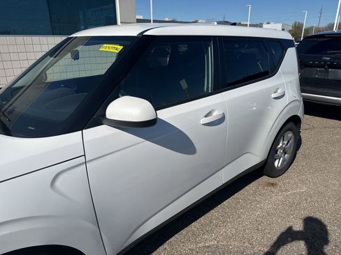 Used 2024 Kia Soul LX w/ Option Group 015 FWD image 2