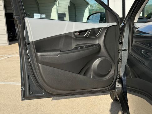 Used 2020 Hyundai Kona SE image 17