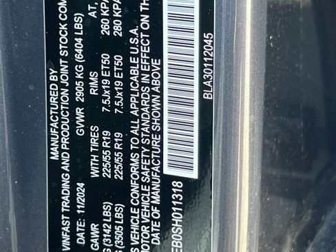 New 2025 VinFast VF 8 Eco image 32