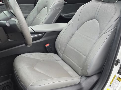 Used 2022 Toyota Avalon Limited w/ Advanced Safety Package FWD image 28