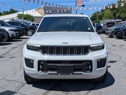 Used 2022 Jeep Grand Cherokee Overland w/ Luxury Tech Group IV AWD/4WD image 3