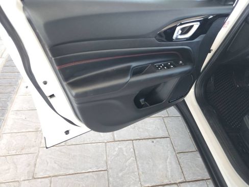 Used 2025 Jeep Compass Trailhawk AWD/4WD image 28