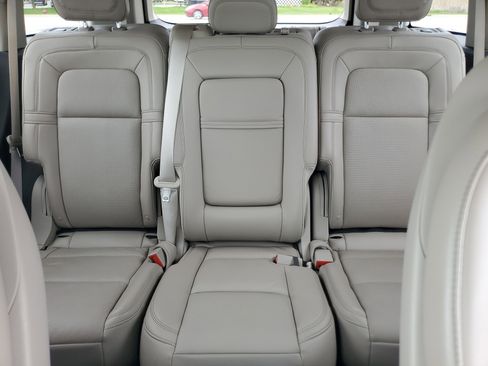 Used 2021 Lincoln Aviator Reserve w/ Equipment Group 201A AWD/4WD image 19