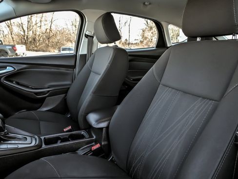 Used 2017 Ford Focus SE w/ Cold Weather Package image 15