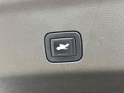 Used 2022 Chevrolet Suburban LT RWD image 48
