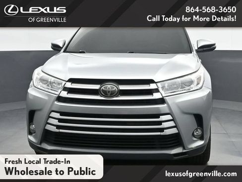 Used 2017 Toyota Highlander XLE FWD image 3