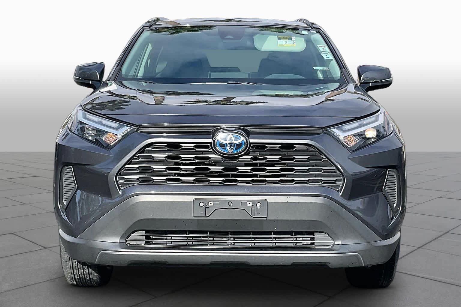 Used 2024 Toyota RAV4 LE AWD/4WD image 3
