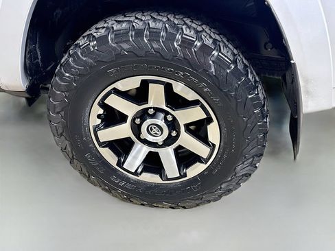 Used 2018 Toyota 4Runner TRD Off-Road Premium w/ Convenience Package AWD/4WD image 28