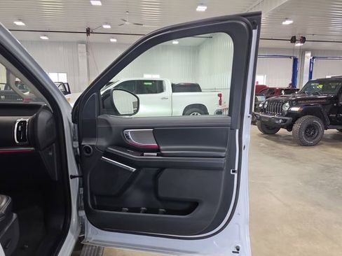 Used 2025 Ford Expedition Platinum AWD/4WD image 32