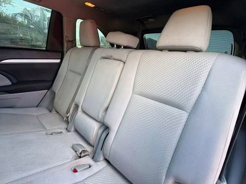 Used 2015 Toyota Highlander LE image 8