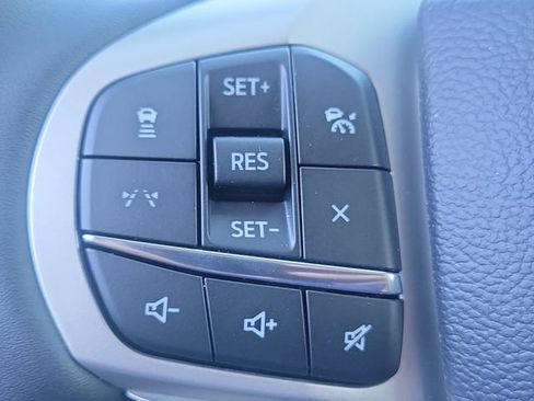 New 2026 Ford Explorer Active RWD image 8