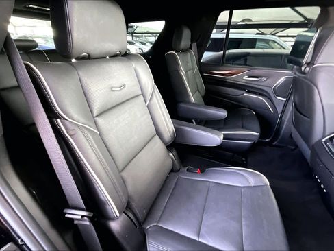 Used 2024 Cadillac Escalade Premium Luxury w/ Performance Package image 20