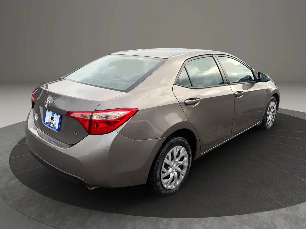 Used 2017 Toyota Corolla LE FWD image 5