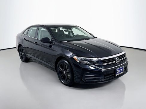 Used 2023 Volkswagen Jetta SE w/ Panoramic Sunroof Package FWD image 7
