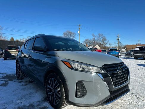 Used 2021 Nissan Kicks SV image 3