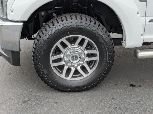 Used 2018 Ford F250 Lariat w/ Lariat Value Package AWD/4WD image 11