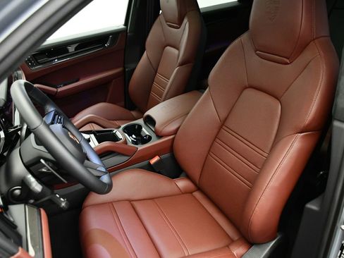 New 2026 Porsche Cayenne GTS AWD/4WD image 44