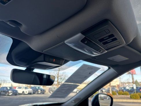 Used 2023 Nissan Rogue SL w/ SL Premium Package image 14