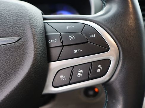 Used 2021 Chrysler Pacifica Touring-L w/ Uconnect Theater Family Group image 16