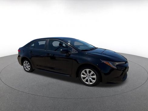 Used 2025 Toyota Corolla LE FWD image 2
