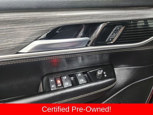 Certified 2024 Jeep Wagoneer Series II w/ Flexible Seating Group image 10