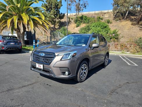 Used 2023 Subaru Forester Premium AWD/4WD image 3