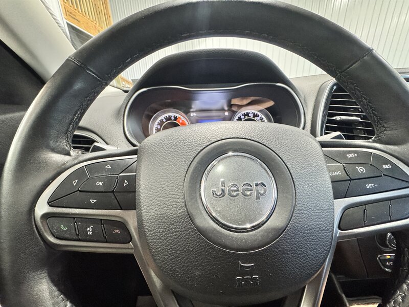 Used 2019 Jeep Cherokee Limited AWD/4WD image 11