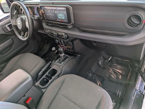 Used 2025 Jeep Wrangler Unlimited Rubicon w/ Convenience Group image 28