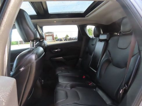 Used 2021 Jeep Cherokee Limited w/ Trailer Tow Group AWD/4WD image 24