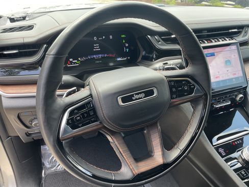 Used 2023 Jeep Grand Cherokee Summit AWD/4WD image 17