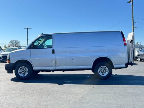 Used 2020 GMC Savana 3500 w/ Driver Convenience Package image 4