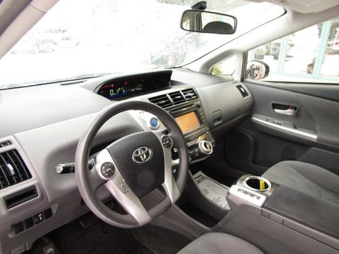 Used 2014 Toyota Prius V Three image 11