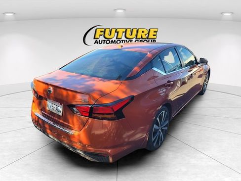 Used 2021 Nissan Altima 2.5 SR w/ SR Premium Package image 3