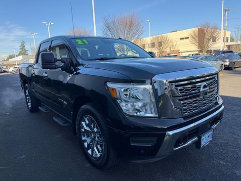 Certified 2021 Nissan Titan SV w/ SV Convenience Package image 4