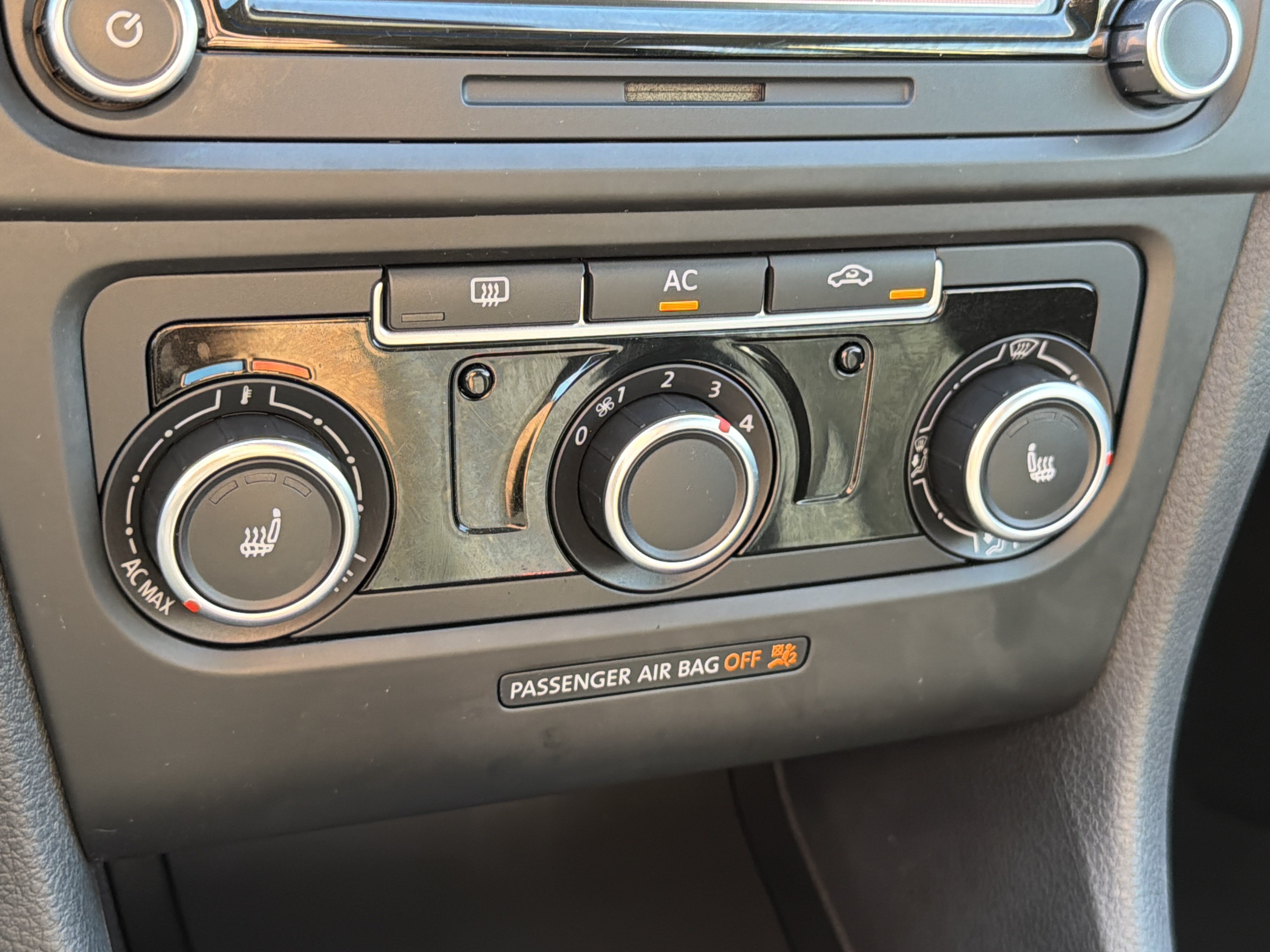 Used 2012 Volkswagen Golf 2-Door FWD image 19