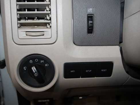 Used 2011 Ford Escape XLT w/ 201A Rapid Spec Order Code FWD image 9