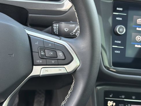 Used 2023 Volkswagen Tiguan SE w/ Panoramic Sunroof Package FWD image 25