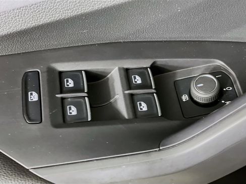 Used 2025 Volkswagen Jetta SE image 15