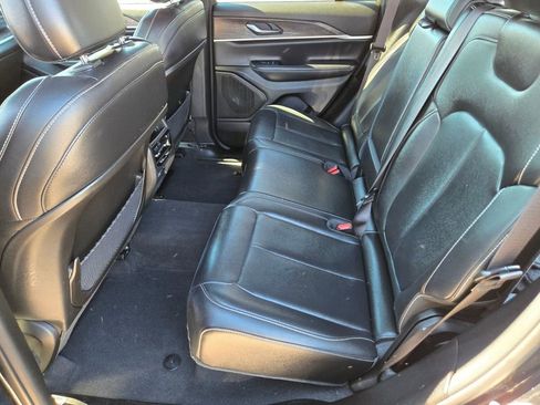 Used 2024 Jeep Grand Cherokee Limited AWD/4WD image 9