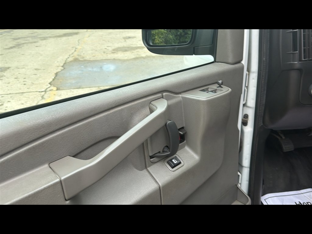 Used 2022 GMC Savana 2500 w/ Communications Package RWD image 7