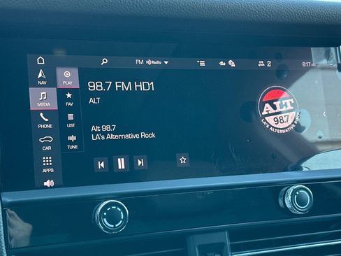 Used 2025 Porsche Macan Base image 18