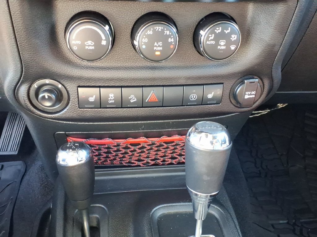 Used 2017 Jeep Wrangler Unlimited Rubicon AWD/4WD image 7