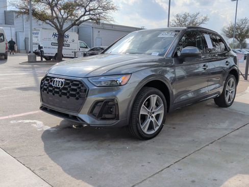 Certified 2025 Audi Q5 2.0T Premium w/ Convenience Plus Package image 5
